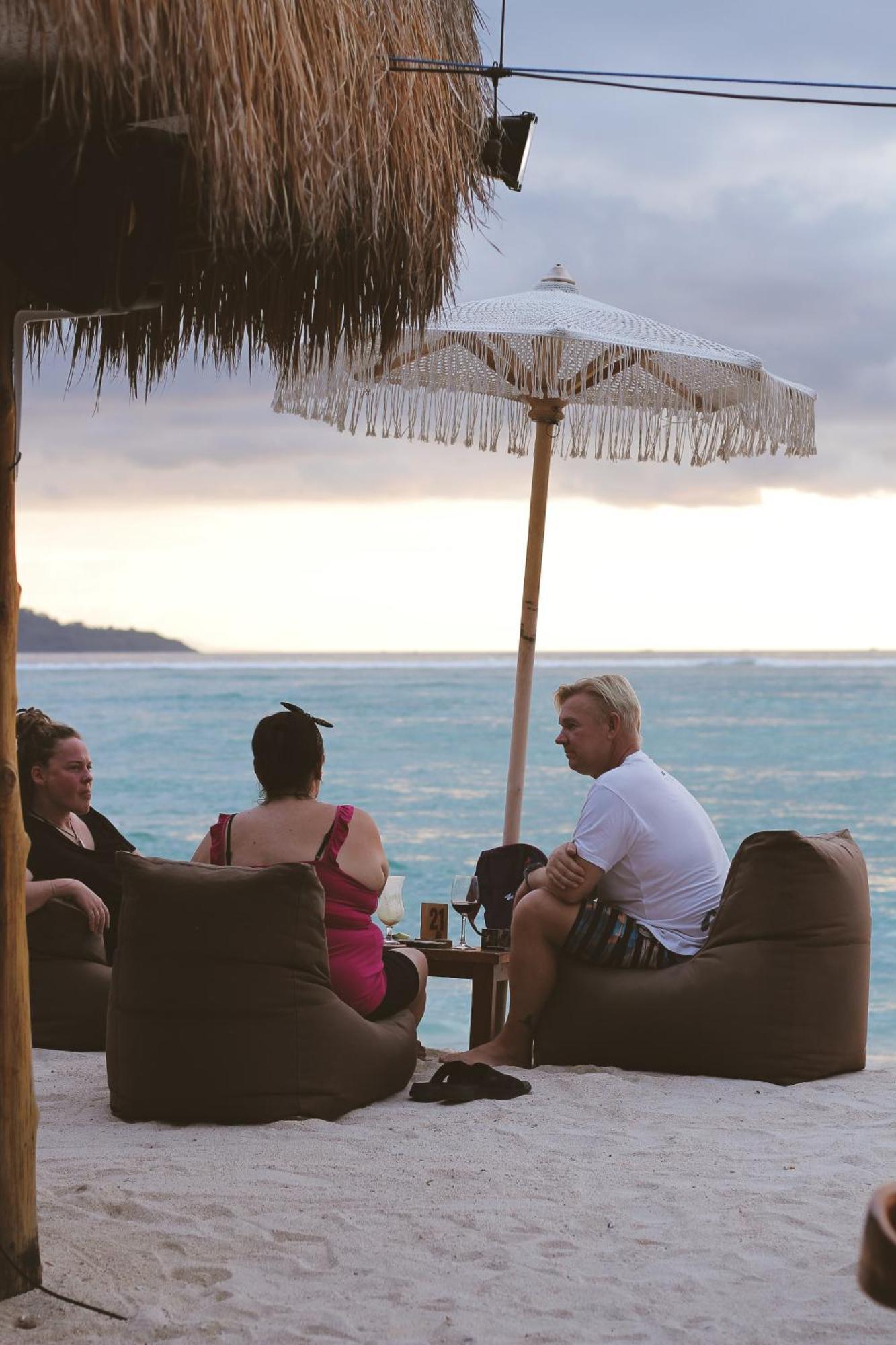 Lucky'S Hostel Gili Air Ngoại thất bức ảnh