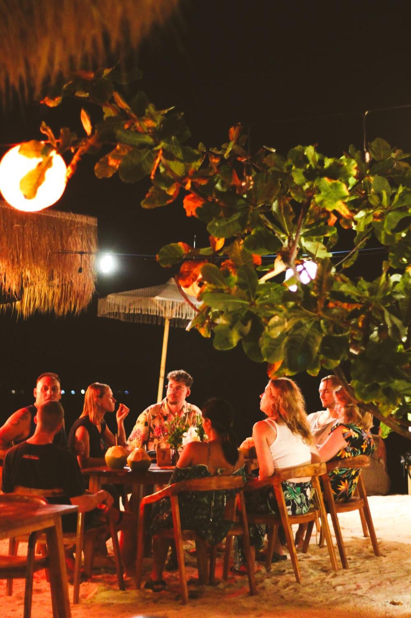 Lucky'S Hostel Gili Air Ngoại thất bức ảnh
