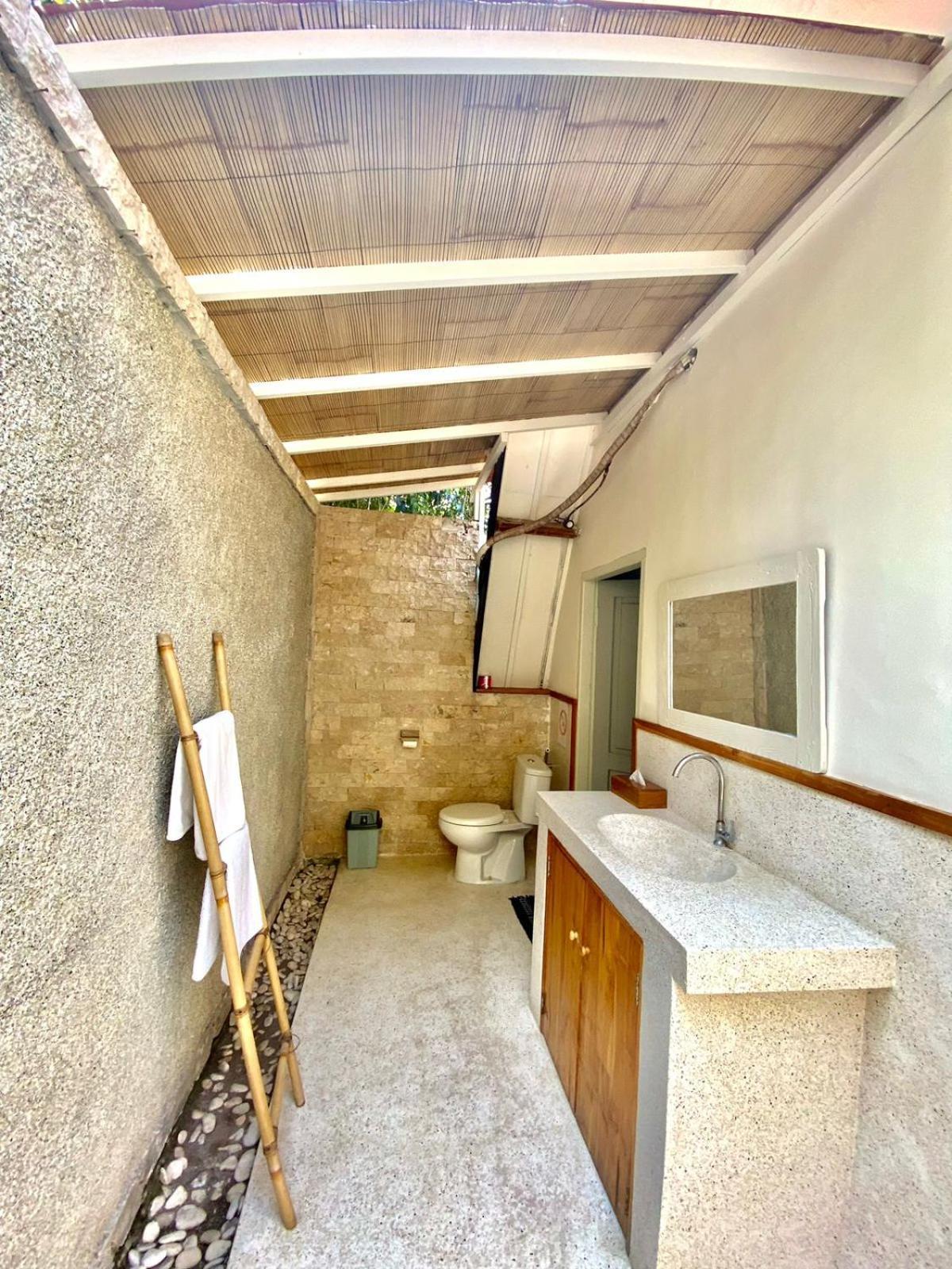 Lucky'S Hostel Gili Air Ngoại thất bức ảnh